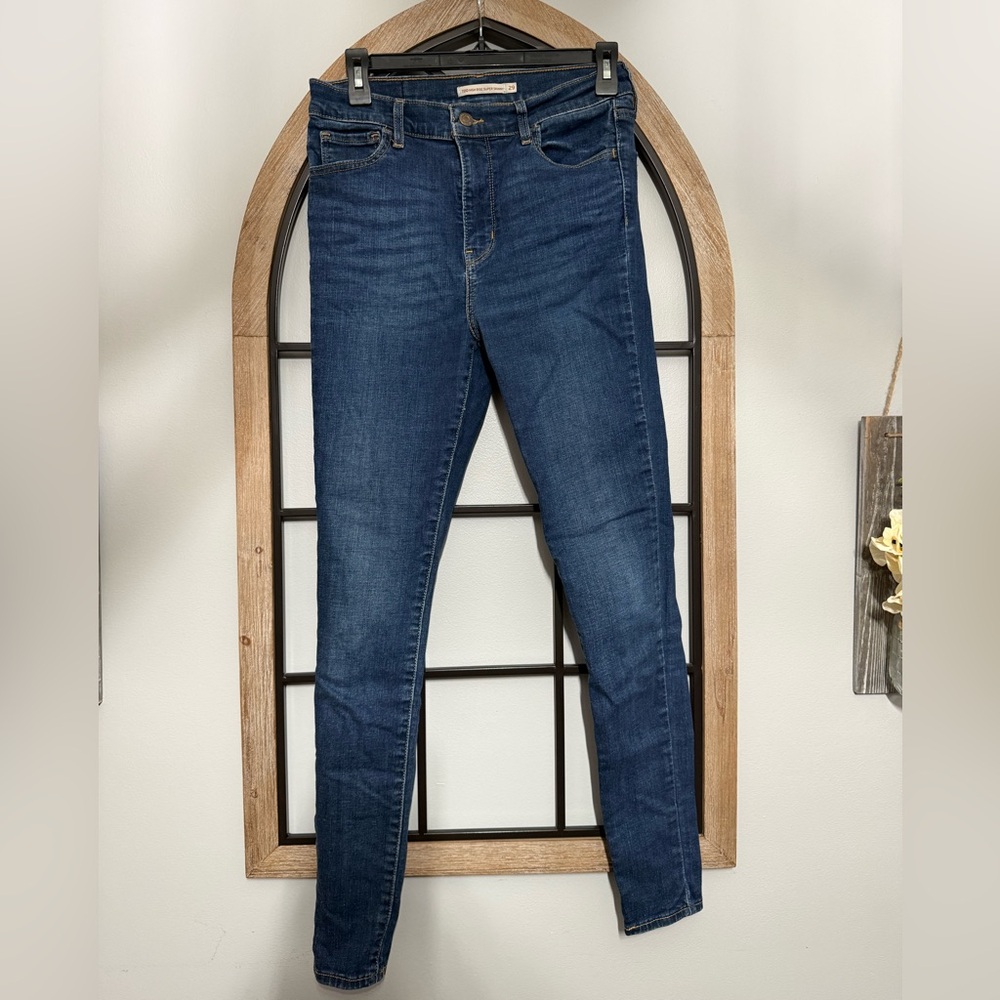 Levi’s 720 High Rise Super Skinny size 29